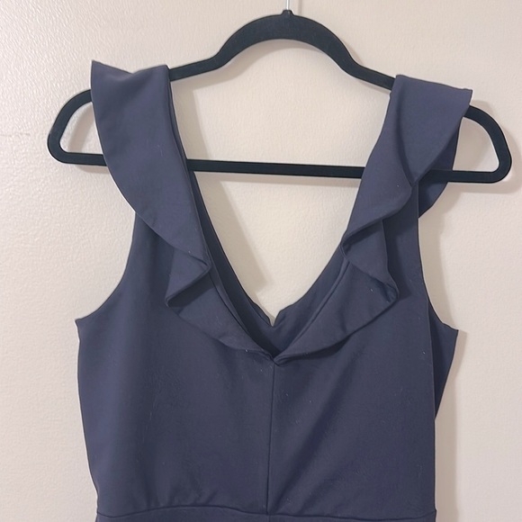 Susana Monaco Double V Sleeveless Navy Ruffled Romper Jumpsuit Shorts Sz Large - Picture 4 of 10